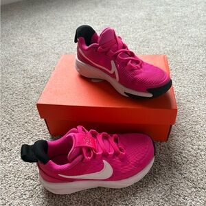 Nike Girls Fuchsia Star Runner with Black and White accents-11C